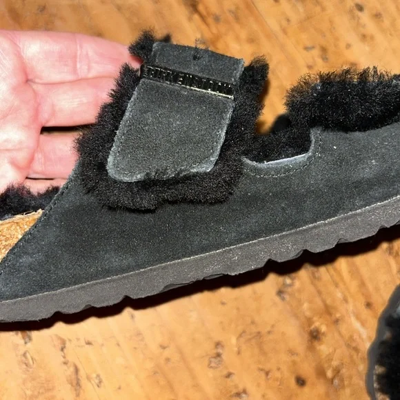 BIRKENSTOCK sz 37 black shearling lined 2 strap corkbed sandals, preowned AS IS - Picture 4 of 7